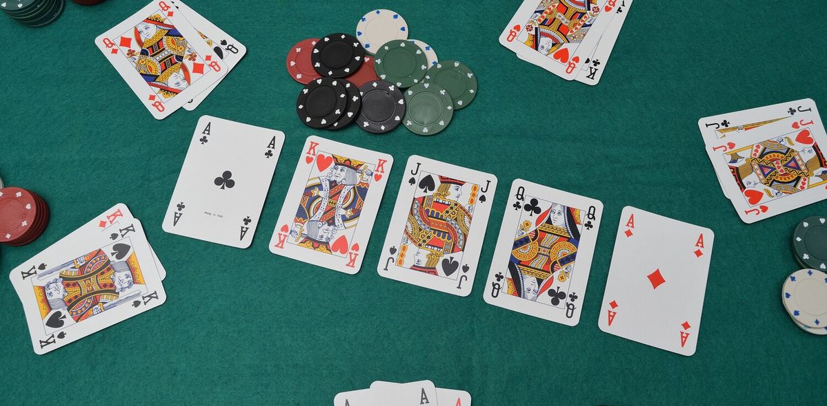 Jackpot Winner کیسینو میں پوکر گیمز